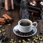 Jak zrobić kawę z kardamonem i jak to smakuje?