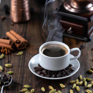 Jak zrobić kawę z kardamonem i jak to smakuje?